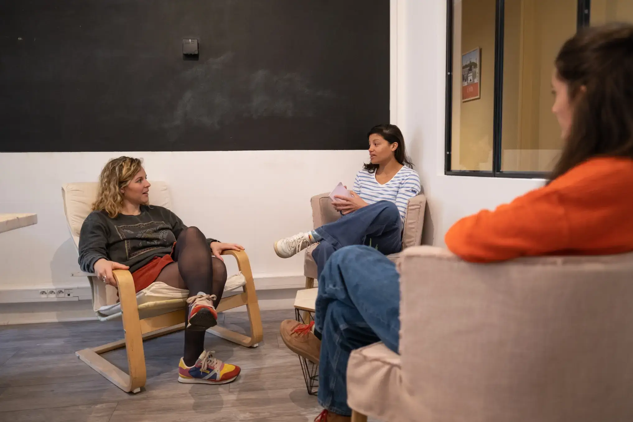 Échange entre coworkers pour se connaître et s'entraider Échange entre coworkers pour se connaître et s'entraider