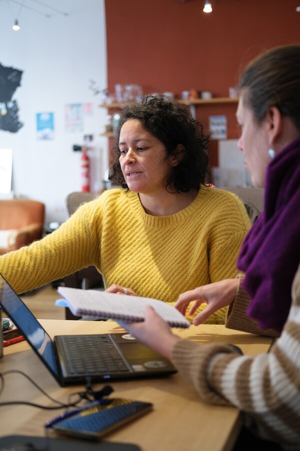 Échanger en espace de travail convivial à La Cordée coworking Paris