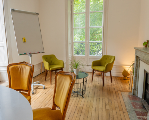 Salle de réunion parfaite pour les coachings ou consultation au coworking Nantes Erdre.